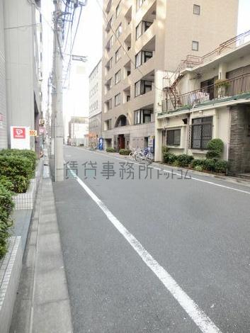 玄関前の歩道です