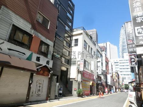 新宿駅方面へ連絡します