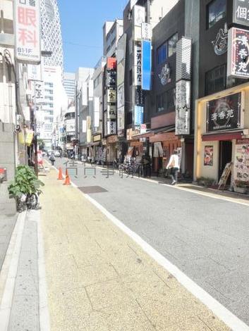 活気のある玄関前通り