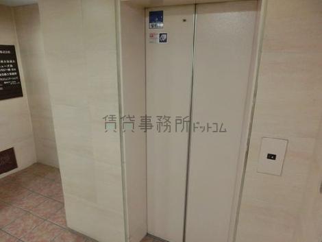 エレベーターは1基