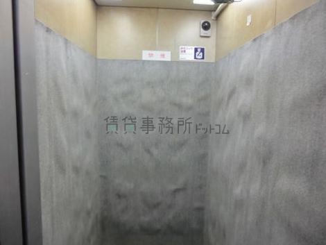 エレベーター内です
