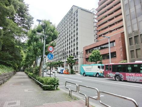街路樹のある通り
