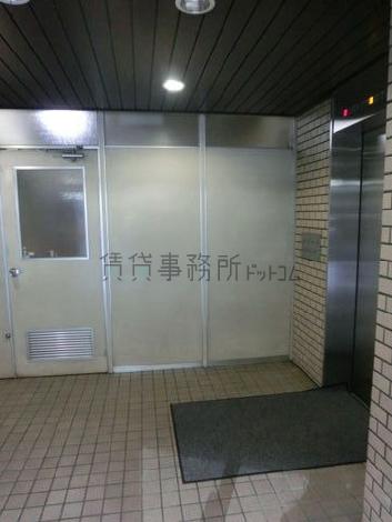明るいエントランスです