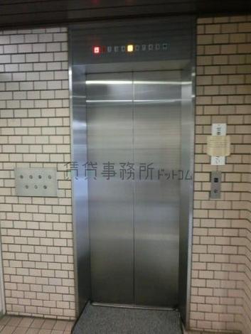 エレベーターは1基あります
