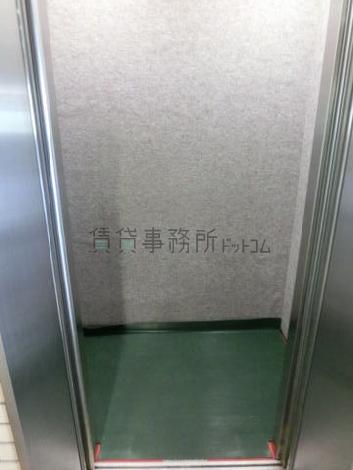 6人乗りのエレベーターです