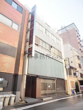 室内から前面公道を見渡せます