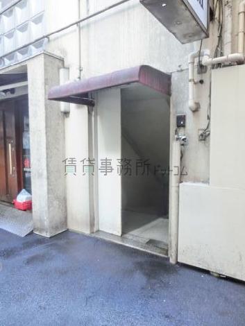 背面エリアにある通用口