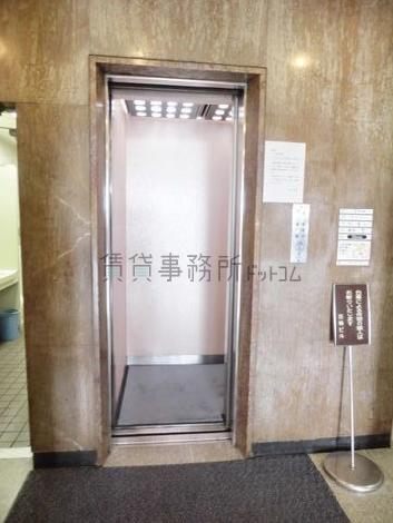 6人乗りエレベーターです