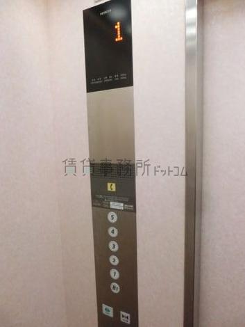 エレベーター内の操作面