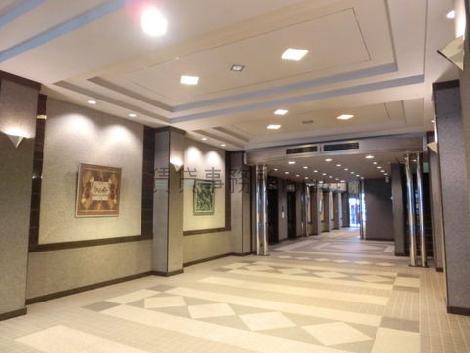 絵画の展示されている空間