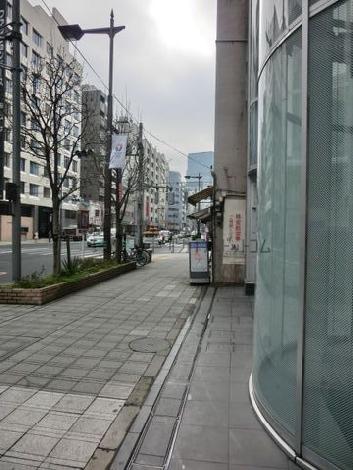 物件前歩道です