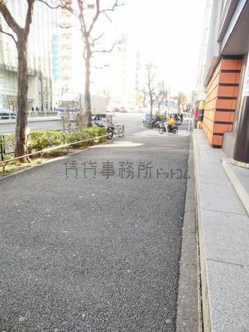 街路樹のある通り