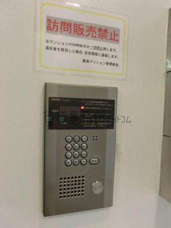 エントランス内のインターホン