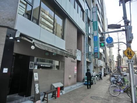 幅の広い歩道があります