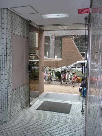 シンプルなエントランスです