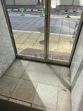コンパクトなエントランス