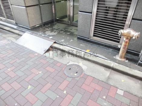 玄関前の床面仕様です