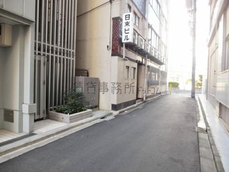 隣接する脇道奥からのアングル