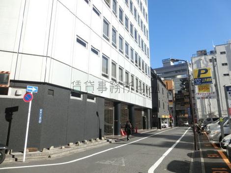 コインパーキングが隣接します