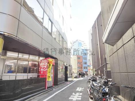 側面通りの景観