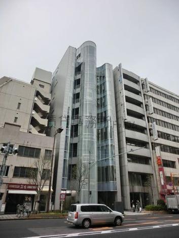 センターの円柱部分がエレベーターです