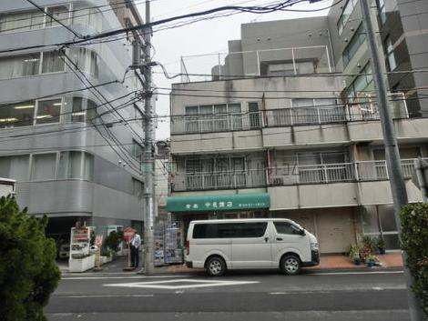 ビル目の前です