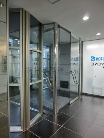 入口のデザインは目を惹きます