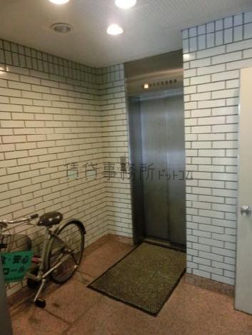 EVホールはコンパクトな仕様です