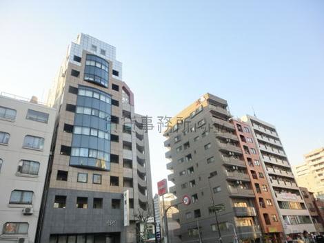 周辺にはオフィスビルがそれほど多くない事が分かります