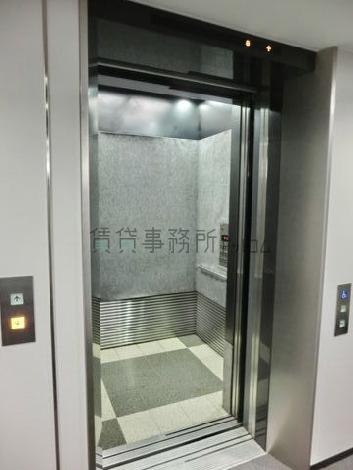 エレベーター内の造りです