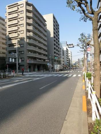 日中は車通りが多くありません