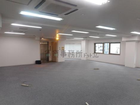 池袋ロイヤルビルの室内