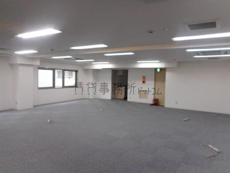 池袋ロイヤルビルの室内