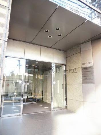 間口の広い玄関口
