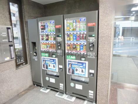 エントランスにある自動販売機です