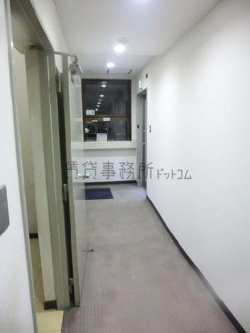 社員通用口です