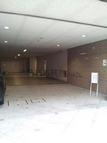 機械式駐車場への入口