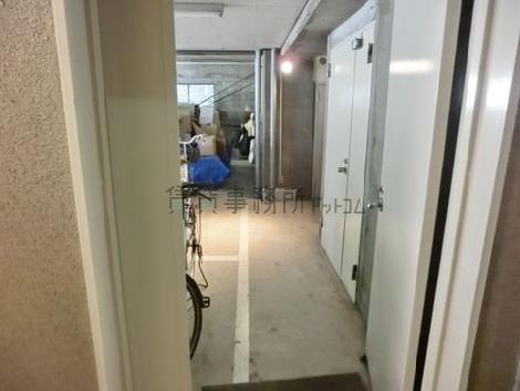 駐輪場です。エントランス内から直接出る事ができます