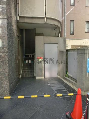 外階段への入口前です