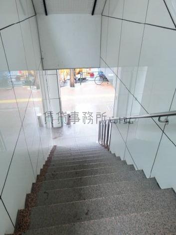 階段上からの様子