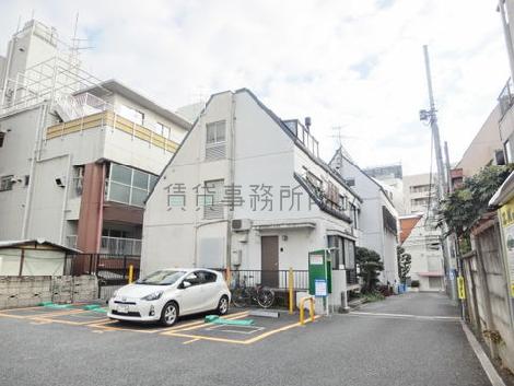 背面コインパーキングからの景観