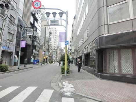 建物側面側の通り