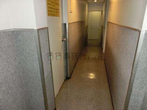 ビルエントランスです