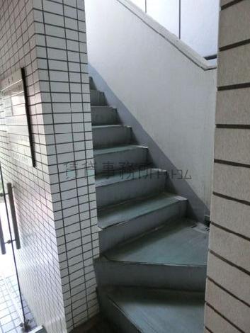 エレベーター横にあります