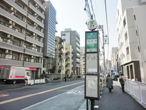 バス停も目の前にあります