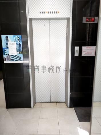 白いEV