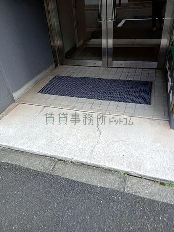 正面入口前　段差