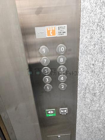 エレベーター内のボタンです