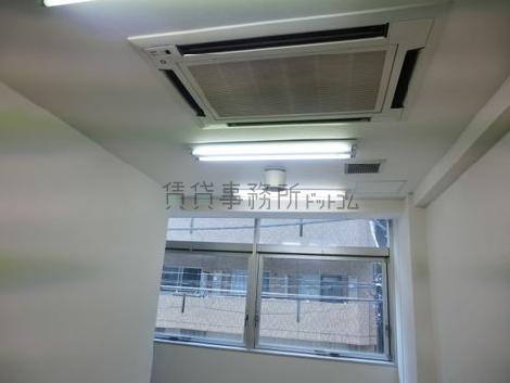 三恵ビルの室内