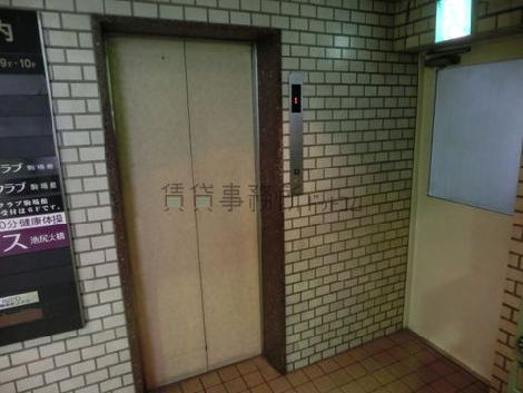 エレベーター1基です